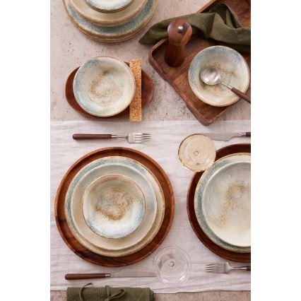 18-osainen monivärinen posliininen astiasto