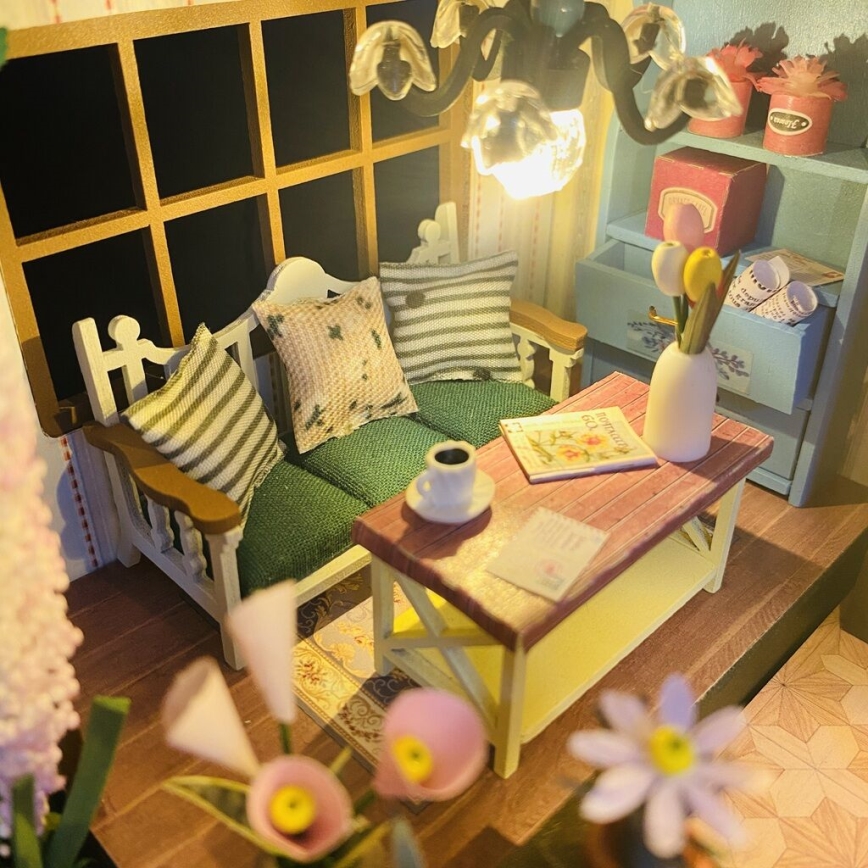 2Kids Toys - Darcyin kukkatalon miniatyyri 2xAAA