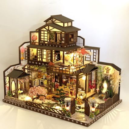 2Kids Toys - Miniatyyritalo Ylellinen sakuravilla 2xAAA