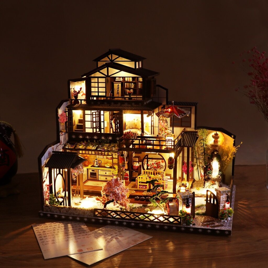 2Kids Toys - Miniatyyritalo Ylellinen sakuravilla 2xAAA