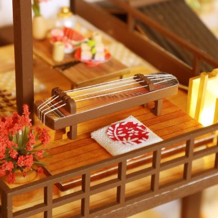 2Kids Toys - Miniatyyritalo Ylellinen sakuravilla 2xAAA