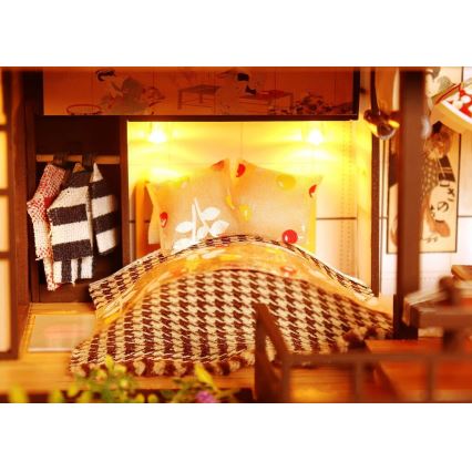 2Kids Toys - Miniatyyritalo Ylellinen sakuravilla 2xAAA