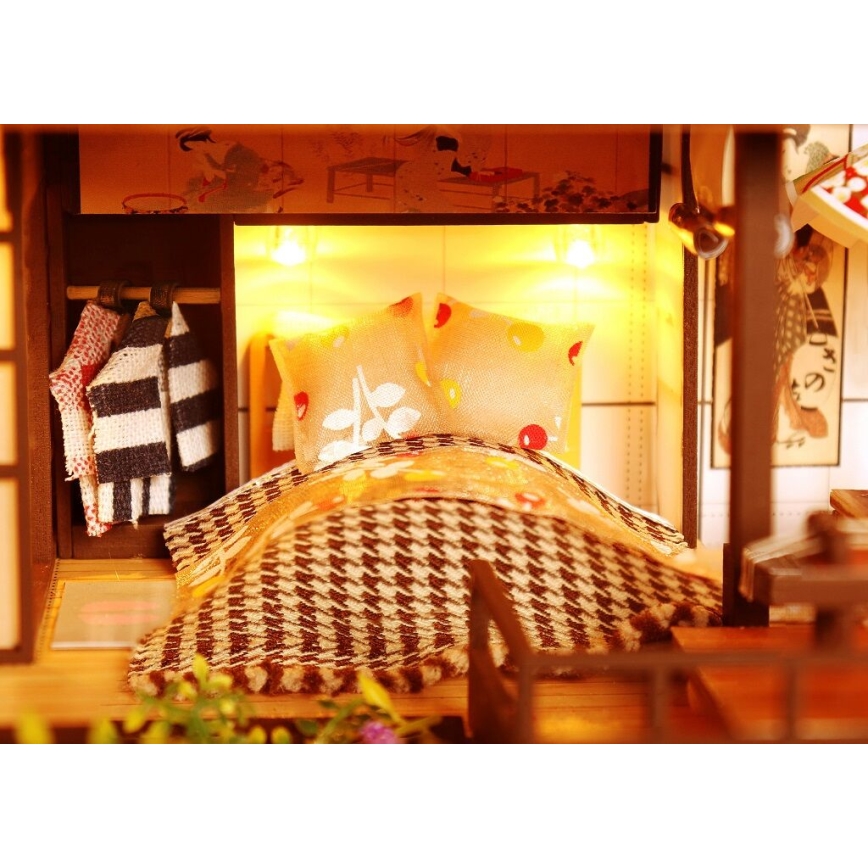 2Kids Toys - Miniatyyritalo Ylellinen sakuravilla 2xAAA