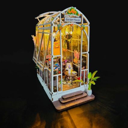 2Kids Toys - Pieni puutarhamökki, 2xAAA paristolla