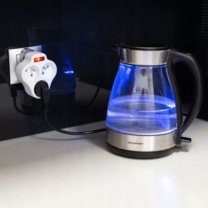 3-paikkainen jatkojohto kytkimellä