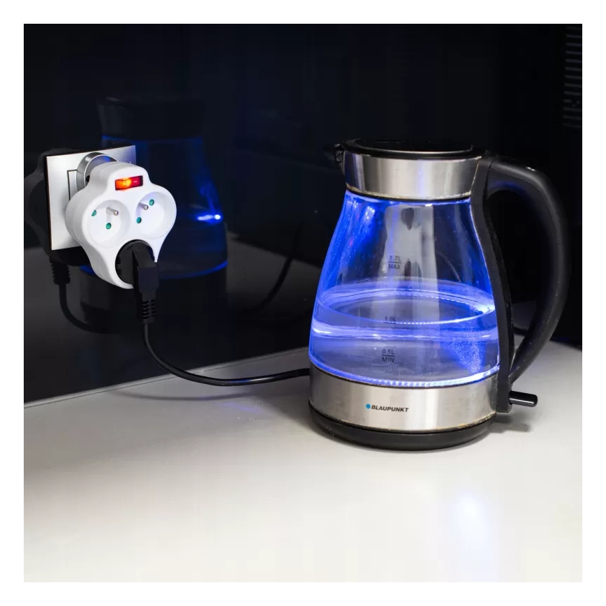 3-paikkainen jatkojohto kytkimellä