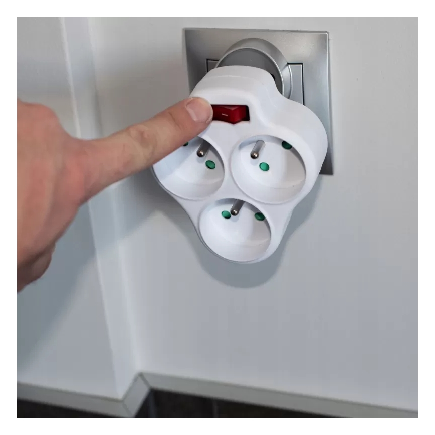 3-paikkainen jatkojohto kytkimellä