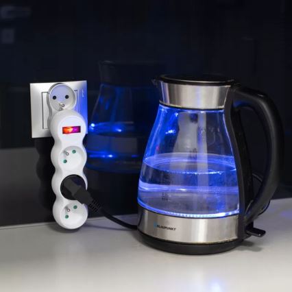 3-paikkainen jatkopistorasia kytkimellä