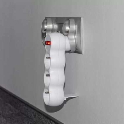 3-paikkainen jatkopistorasia kytkimellä