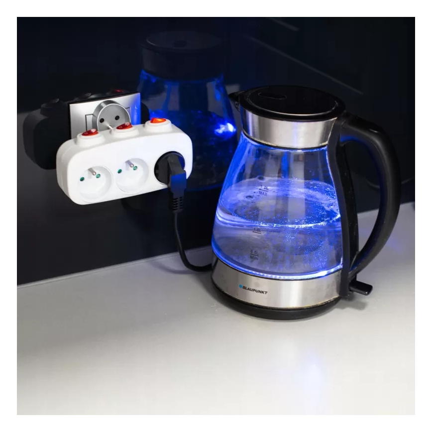 3-pistorasian jatkojohto kytkimillä