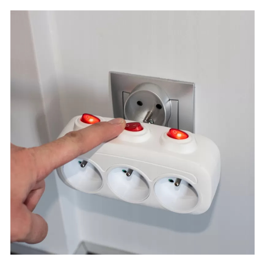 3-pistorasian jatkojohto kytkimillä