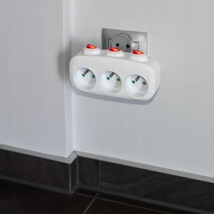 3-pistorasian jatkojohto kytkimillä