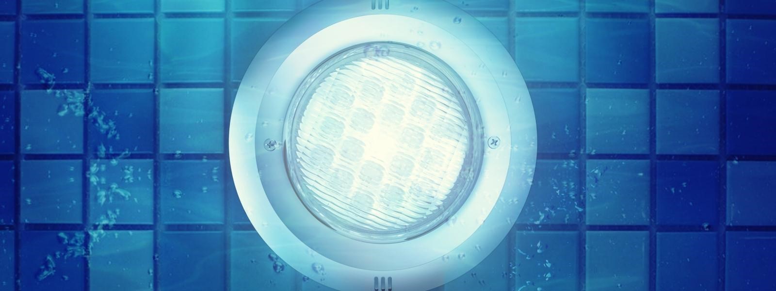 Uima-allas valojen loistossa