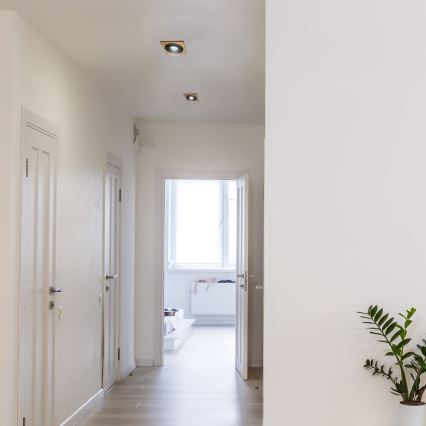 Alakattoon asennettava kattovalaisin TOBBY 1xGU10/20W/230V 11,5x11,5 cm tammi/musta