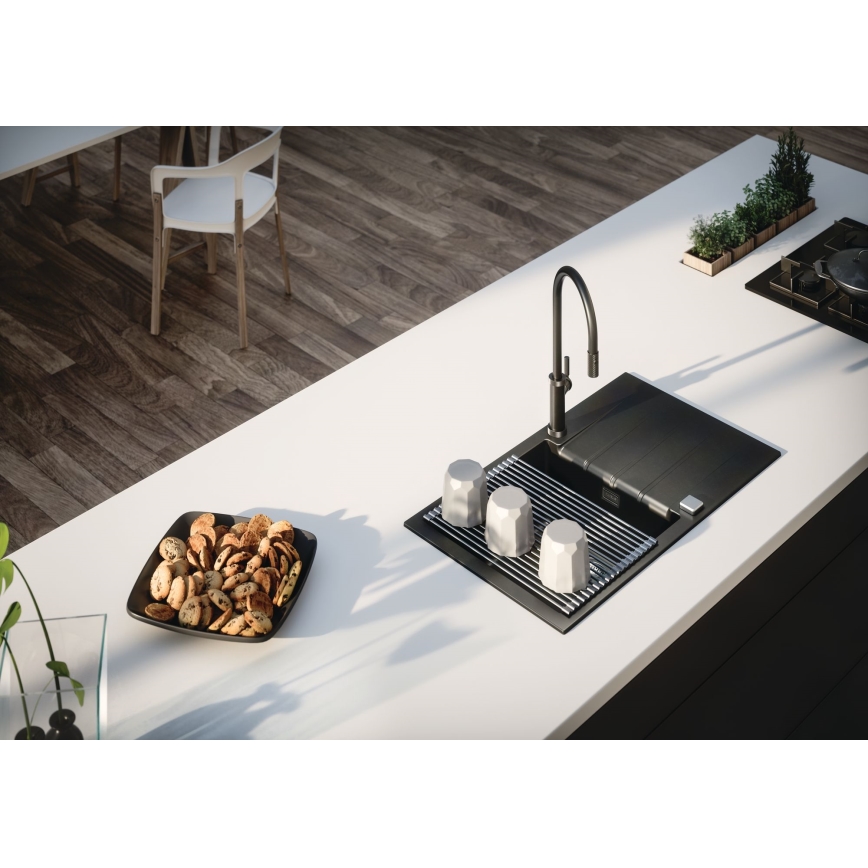 ALVEUS 1132179 - Tiskihana ulosvedettävällä ruiskulla NERINA 46,8 cm musta