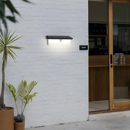 Brilagi - LED aurinkokäyttöinen seinävalaisin anturilla SUN RAY LED/6W/3,7V 2200 mAh IP44