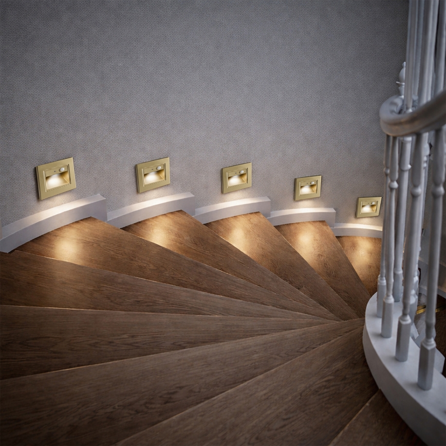 Brilagi - LED-porrasvalaisin anturilla STEP LIGHT LED/1,5W/230V IP44 kullanvärinen
