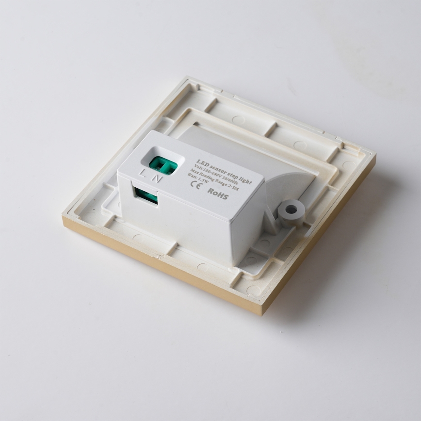 Brilagi - LED-porrasvalo tunnistimella STEP LIGHT LED/1,5W/230V IP44 kultainen