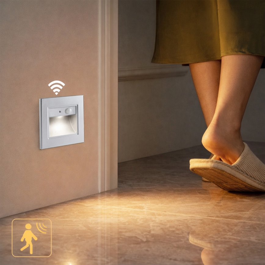 Brilagi - LED-porrasvalaisin anturilla STEP LIGHT LED/1,5W/230V IP44 hopea