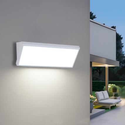 Brilagi - LED-seinävalaisin ulkokäyttöön liiketunnistimella TRIANGLE LED/42W/230V 45 cm valkoinen IP65