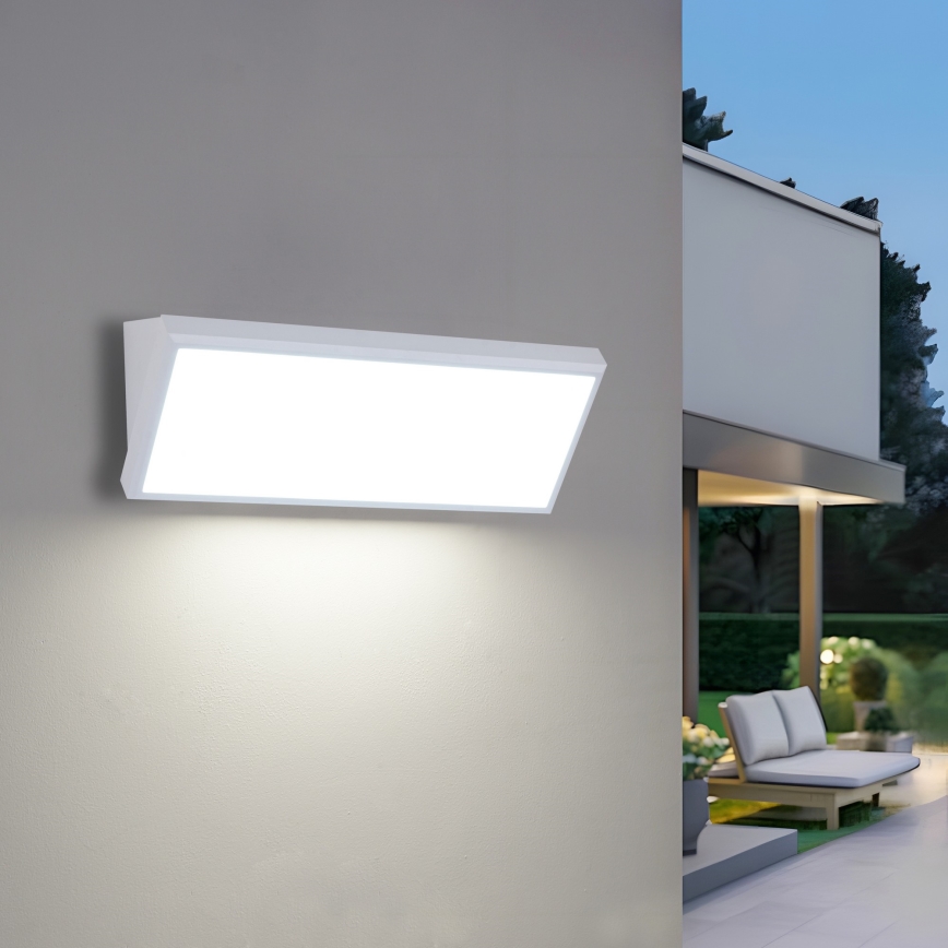Brilagi - LED-seinävalaisin ulkokäyttöön liiketunnistimella TRIANGLE LED/42W/230V 45 cm valkoinen IP65