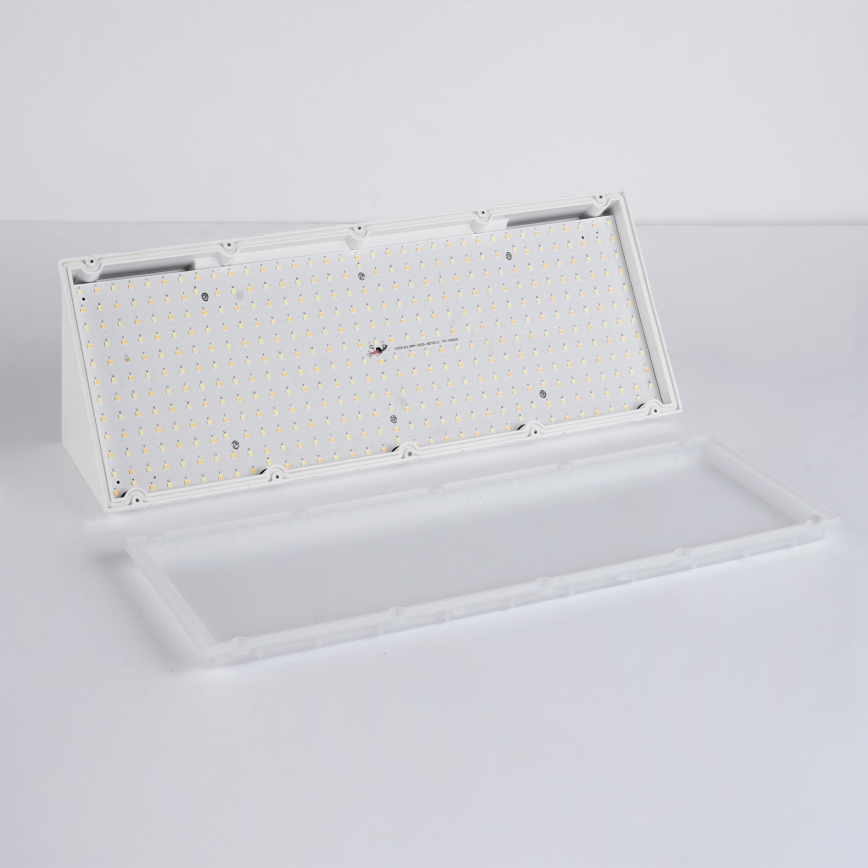 Brilagi - LED-seinävalaisin ulkokäyttöön liiketunnistimella TRIANGLE LED/42W/230V 45 cm valkoinen IP65