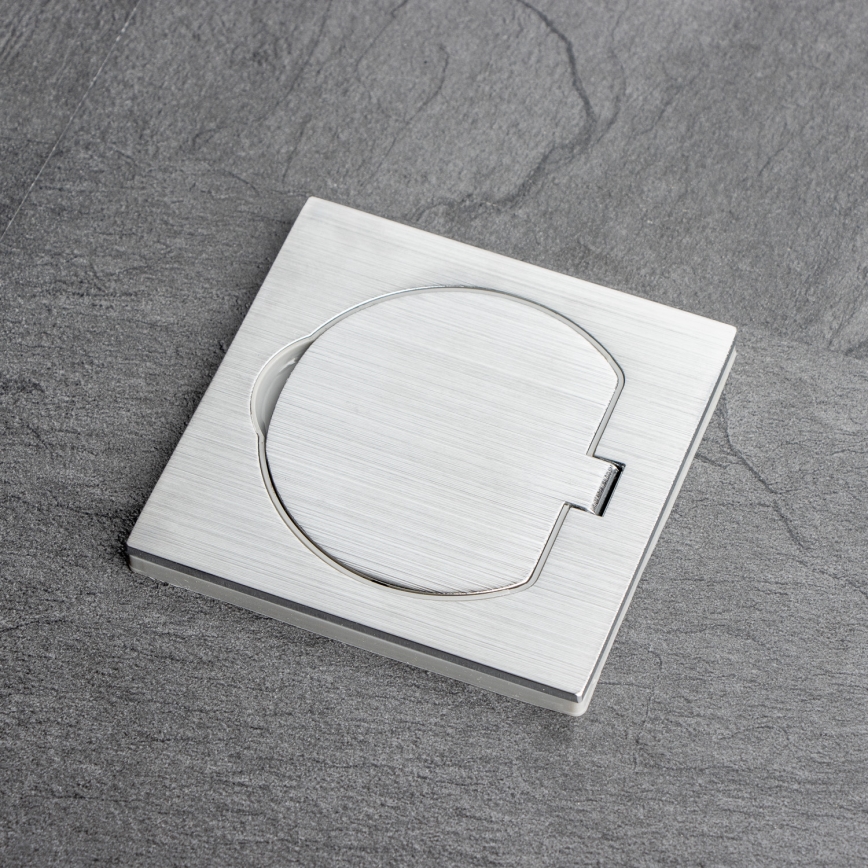 Brilagi - Ulkotila sisäänrakennettu lattia pistoke IP55 mattakromi neliö