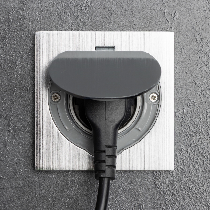 Brilagi - Ulkotila sisäänrakennettu lattia pistoke IP55 mattakromi neliö