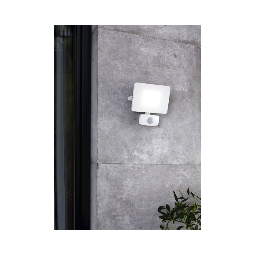 Eglo 33157 - LED-valonheitin anturilla FAEDO 3 LED/20W/230V IP44