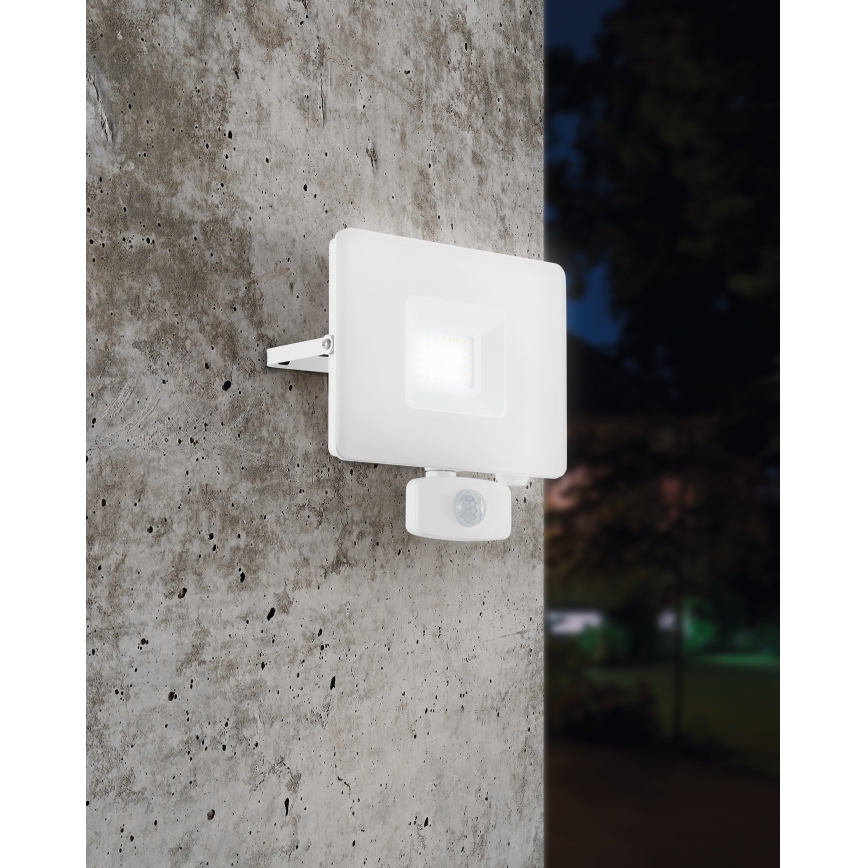 Eglo - LED-valonheitin liiketunnistimella LED/30W/230V IP44