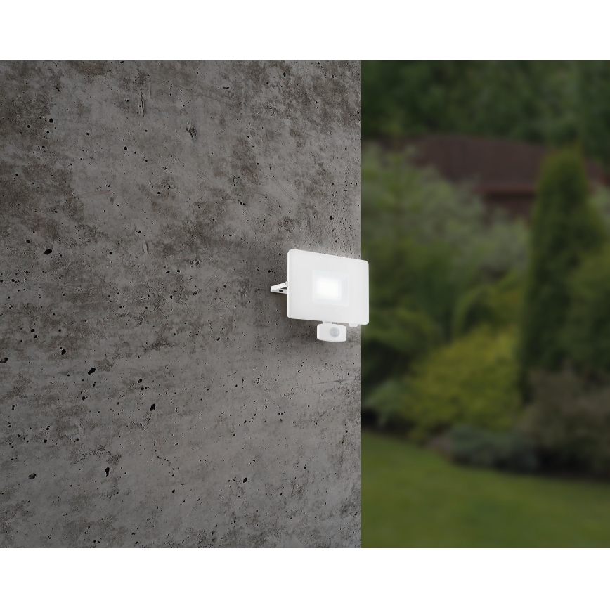 Eglo 33159 - LED-valonheitin anturilla FAEDO 3 LED/50W/230V IP44