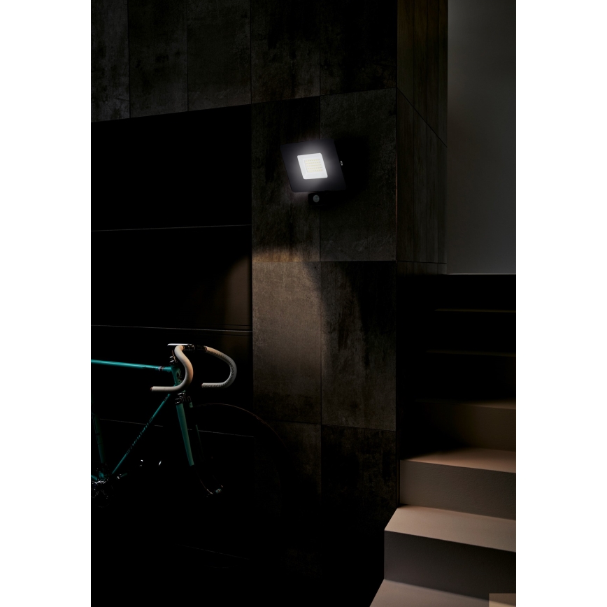 Eglo 97463 - LED-valonheitin anturilla FAEDO 3 LED/50W/230V IP44