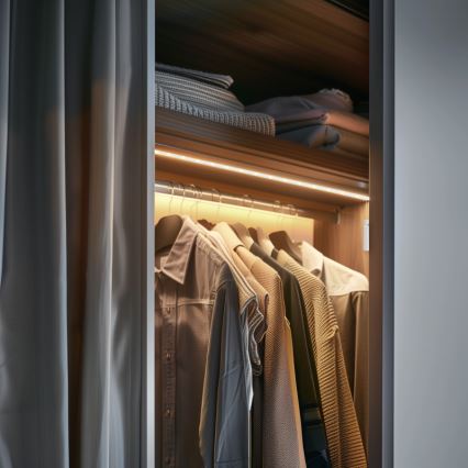 Globo - LED-nauha anturilla LED/1,5W/6V 4xAAA 3000K 1,5 m