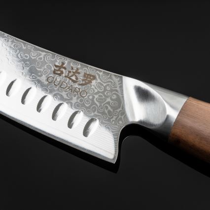 Gudaro - Damaskiteräinen Santoku-keittiöveitsi TAKUMI 7, 67 teräksikerrosta, pituus 17,5 cm, saksanpähkinä