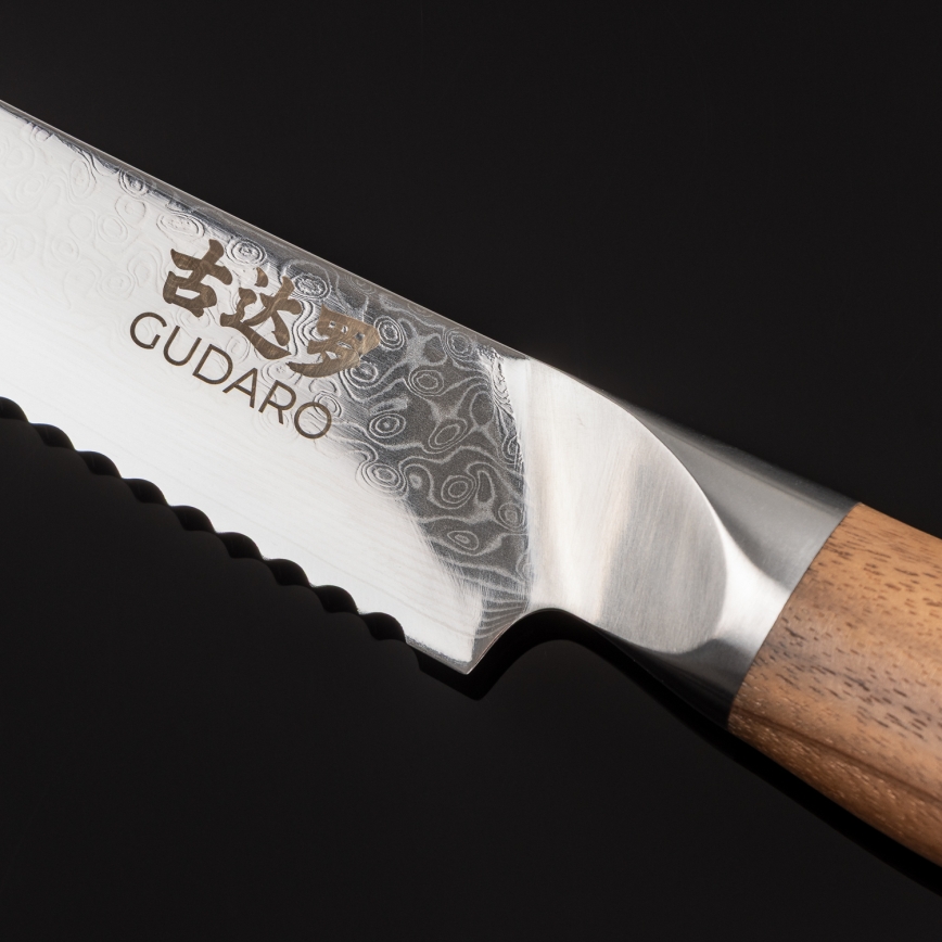 Gudaro - Damaskiteräksinen keittiön leipäveitsi TAKUMI 8, 67-kerroksinen teräs, pituus 20 cm, saksanpähkinä