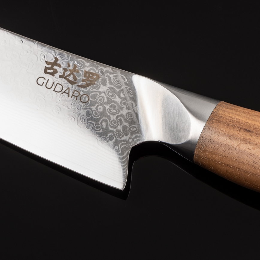Gudaro - Damaskiteräinen kokinveitsi TAKUMI 8, 67 kerrosta terästä, terän pituus 20 cm, saksanpähkinäkahva