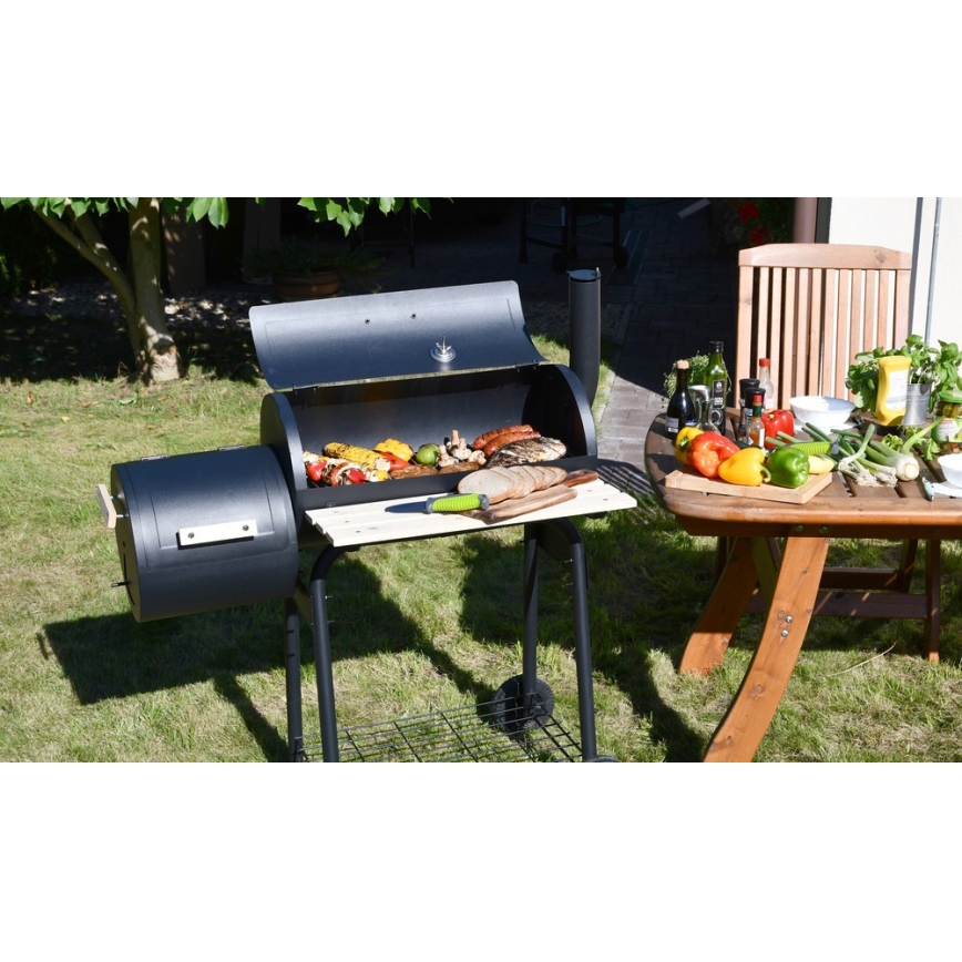 Hiiligrilli savuosalla musta/puu