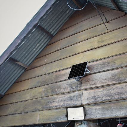 Himennettävä aurinkokäyttöinen LED-valonheitin LED/200W/3,2V 2000-8000K IP65 10000 mAh musta + kaukosäädin