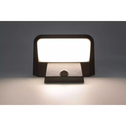 HÖFFTECH - LED-aurinkokäyttöinen seinävalaisin liiketunnistimella ja hämäräkytkimellä LED/5,5V 200 mAh IP44