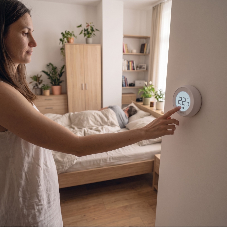 Huoneen manuaalinen termostaatti 230V/6A 2xAA valkoinen