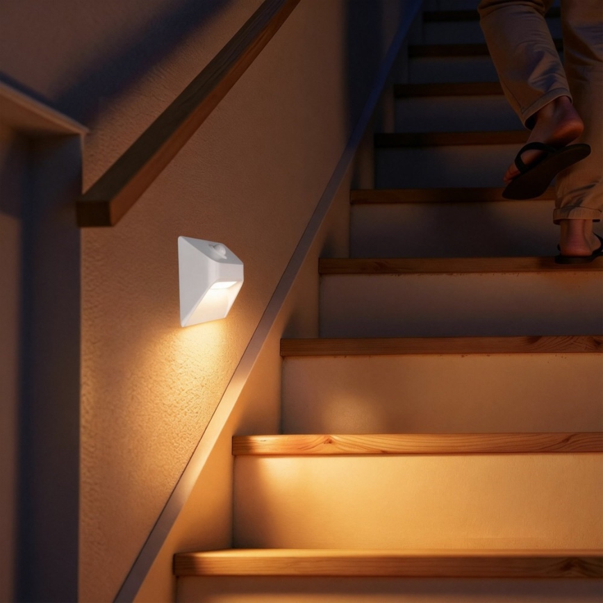 Ladattava LED-portaikkovalaisin liike- ja hämäräkytkimellä STEP LIGHT LED/0,3W/3,7V 2200 mAh IP53 valkoinen