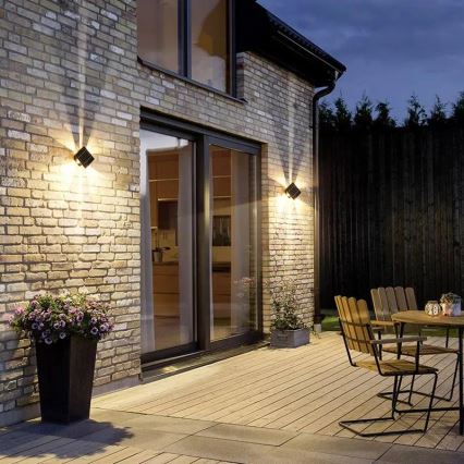 LED aurinkokennoseinävalaisin anturilla LED/2W/5V IP54 1300 mAh