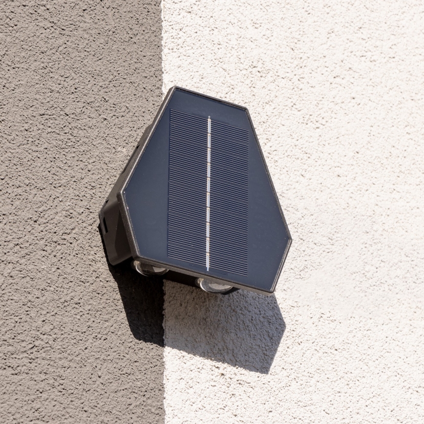 LED aurinkokennoseinävalaisin anturilla LED/2W/5V IP54 1300 mAh