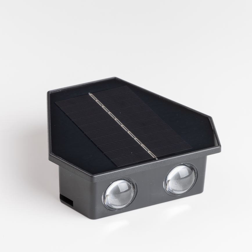 LED aurinkokennoseinävalaisin anturilla LED/2W/5V IP54 1300 mAh