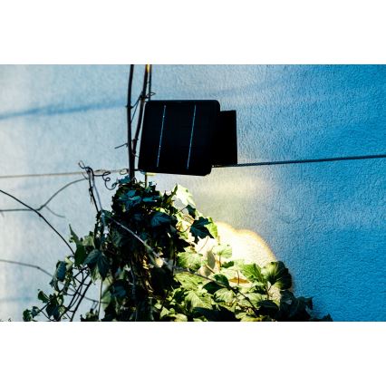 LED aurinkokennoseinävalaisin anturilla LED/2W/5V IP54 1300 mAh