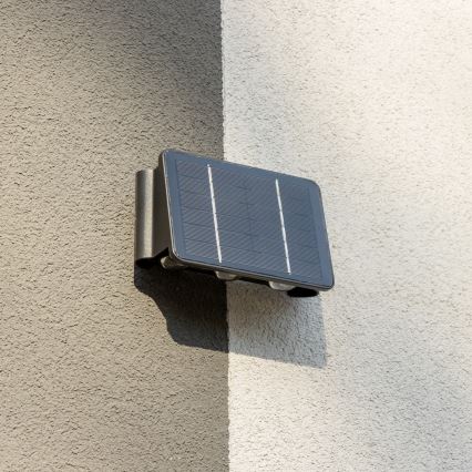 LED aurinkokennoseinävalaisin anturilla LED/2W/5V IP54 1300 mAh