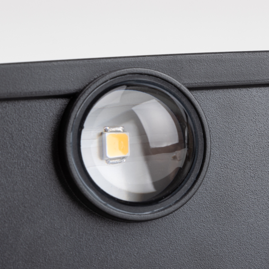 LED aurinkokennoseinävalaisin anturilla LED/2W/5V IP54 1300 mAh