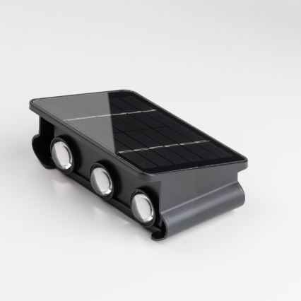 LED aurinkokennoseinävalaisin anturilla LED/2W/5V IP54 1300 mAh