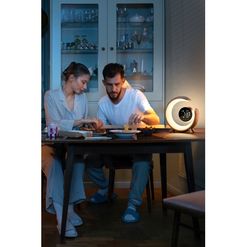 LED RGBW himmennettävä pöytävalaisin herätyskellolla LED/20W/5V USB hopea