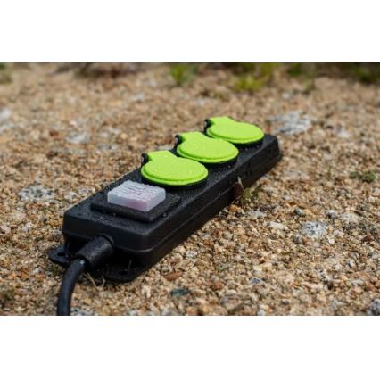 Jatkojohto kytkimellä, 3-paikkainen, 3 m, IP44